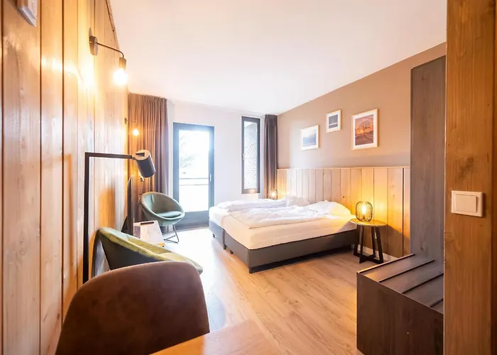 Couple At Hambachtal Apartment